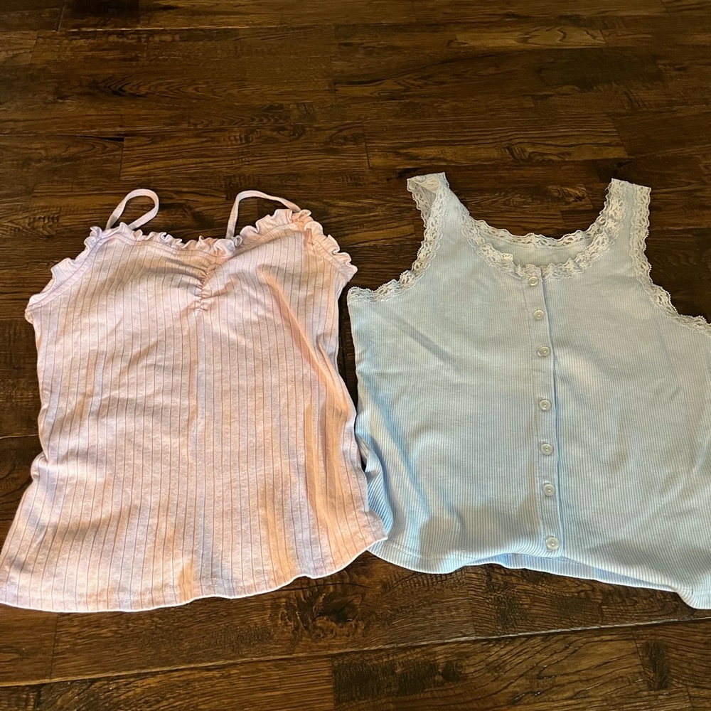 Pair of tween tanks